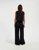 Azulae_Modelimage_Fullbody_Back_Gila_Top_Black_Jpg High res_1