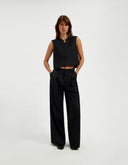 Azulae_Modelimage_Fullbody_Front_Gila_Top_Black_Jpg High res_1